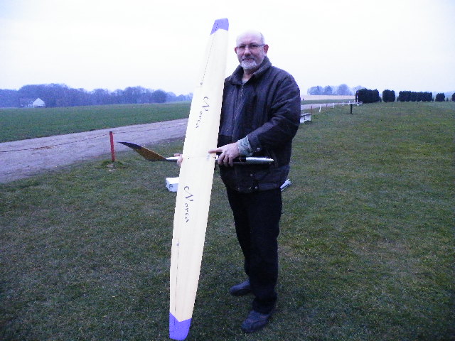 Mit grinsen nach erstfug im Gesicht