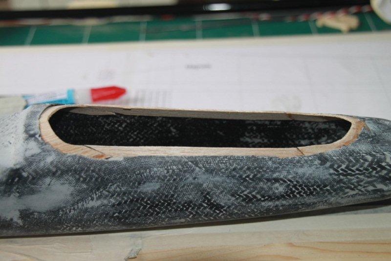 Die hat dann einen Kohleroving und 'Mumpe' bekommen auf den die gewachste Haube gepresst wurde. Bilder vielleicht spaeter