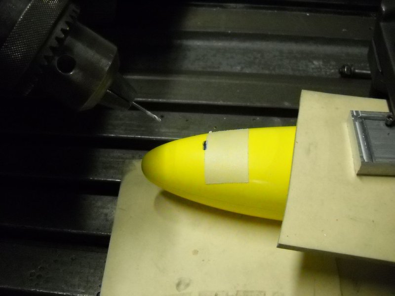 Bild 3 Detailansicht Seglerrumpf nach dem Fräsen des Schlitzes