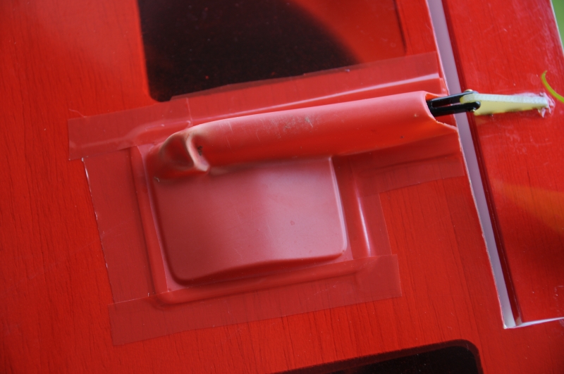 ...bitte mal von den lieblos abgeschnittenen  Tesastreifen absehen...