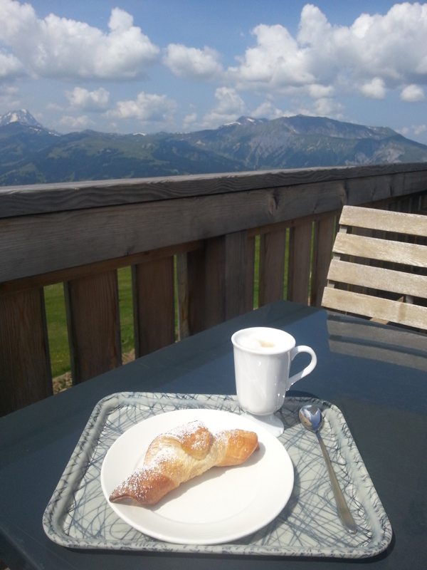Mittagscappocino mit einem lecker Nussgipfel
