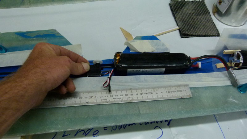 Vor dem Servo ligt ein 4S 5000mA/h Akku