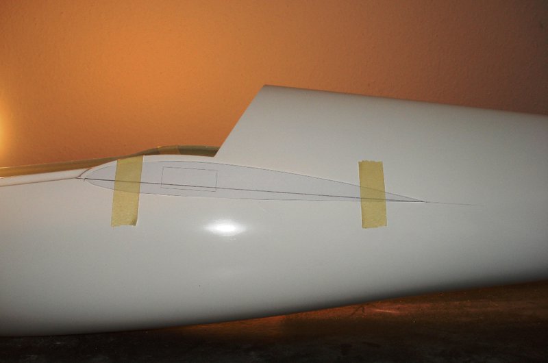 Anzeichnen der Oeffnungen im Rumpf