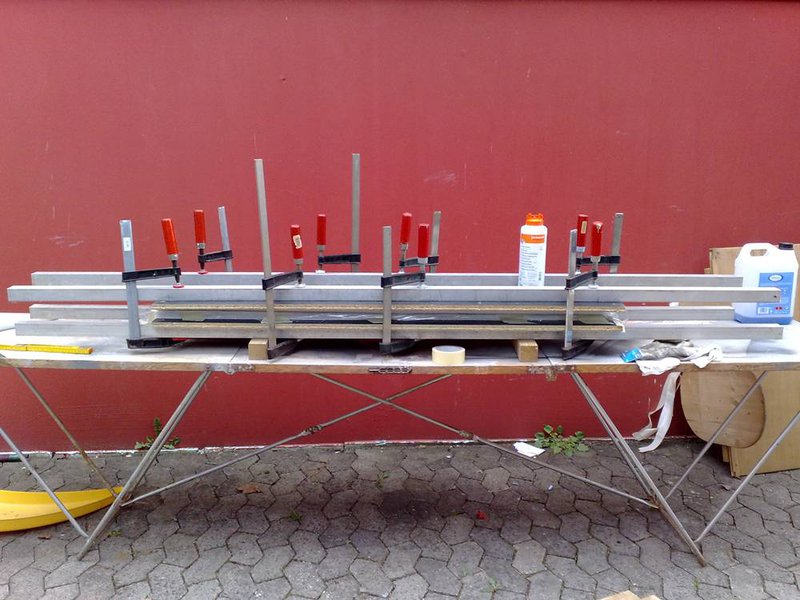 linke Fläche wird von oben mit Balsa beplankt