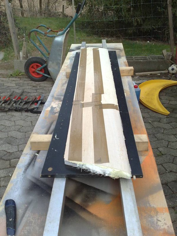 Ausgepackte linke Fläche. Bisher nur oben gepresst.