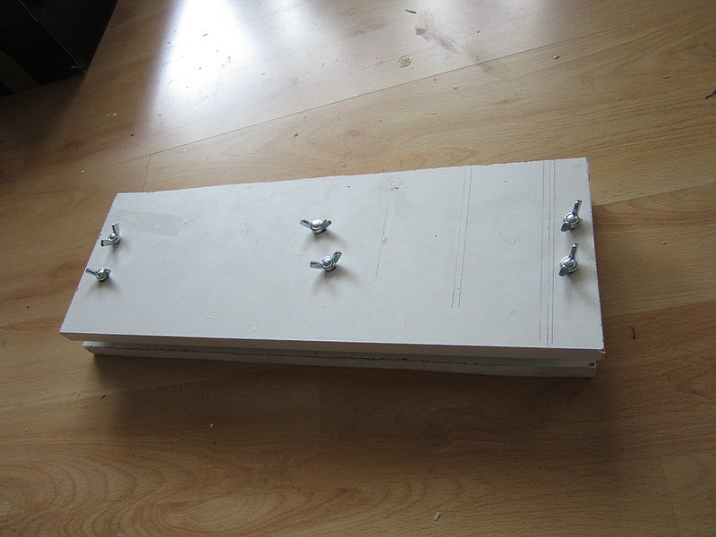 Die Form wird bereits vor dem Verbinderbau geschlossen