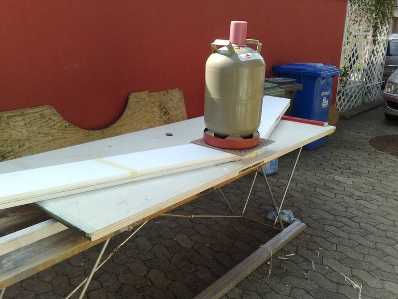 Die Gasflasche war ein ideales Gewicht für den Holm.