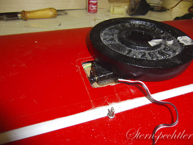 WK-Servos in Schrumpfschlauch eingeharzt