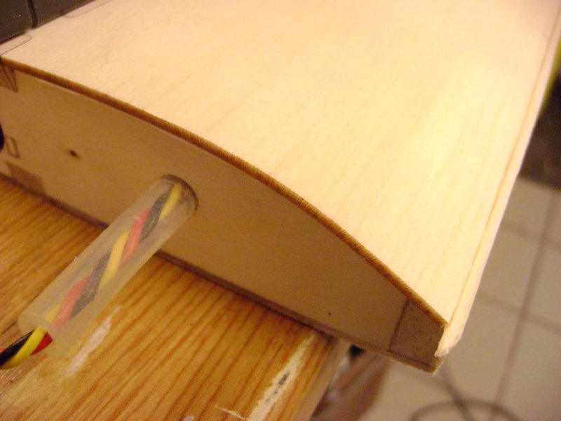 Dann hab ich die oberen Beplankungsblätter aufgeleimt.