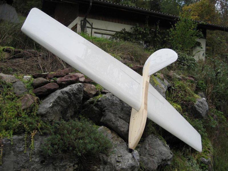 Am Schluss 6m Folie verbügelt. Für den Rumpf hätten die 6m Folie auch noch gereicht, jedoch wollte ich diesen auf jeden Fall Natur lassen.