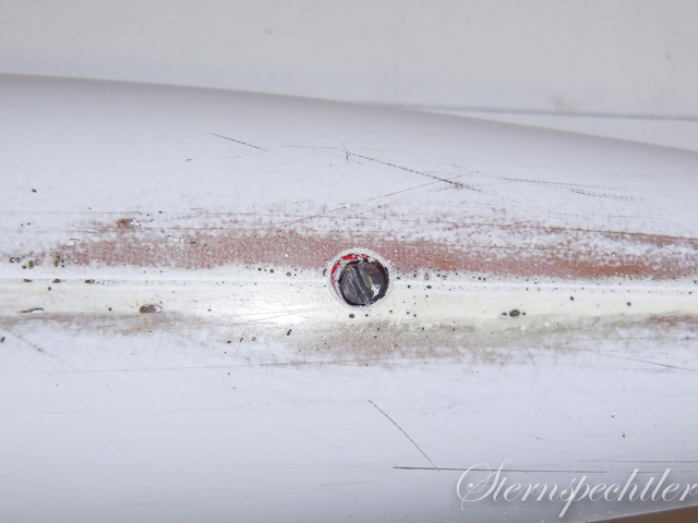 kann mit Schraubendreher wieder raus geholt werden