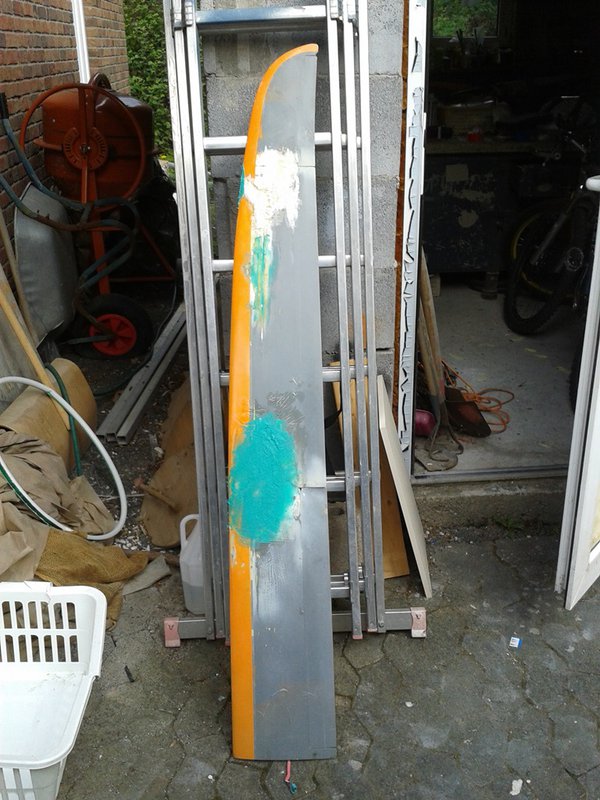 Glasfaserspachtel von Nigrin...sehr geiles Zeug. Lässt sich auch super schleifen.