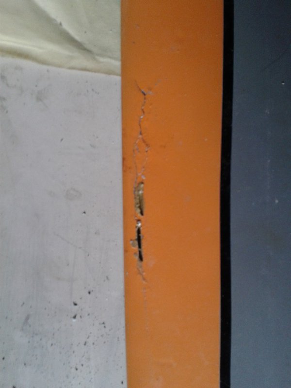 Der Randbogen...leider etwas weich...daher leichte Schlitze gefräst und dann unterspritzt...