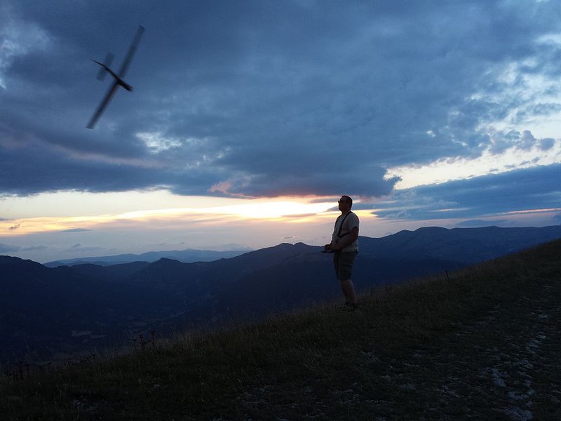 63 Mit der Blechnik in den Sonnenuntergang auf dem St. Apôtres.jpg