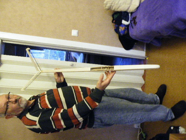 Ach ja der Ballast der den Rumpf Festhält fliegt natürlich nicht mit