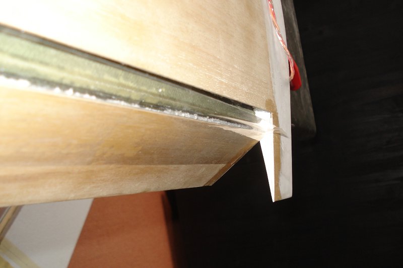 Wölbklappe mit Klebeband. Leider schwer zu erkennen