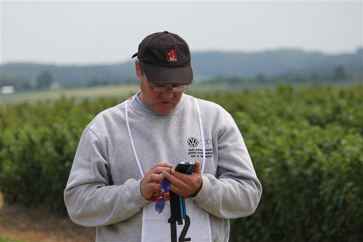 Es gibt Leute die einfach immer an ihrem Handy rummachen müssen