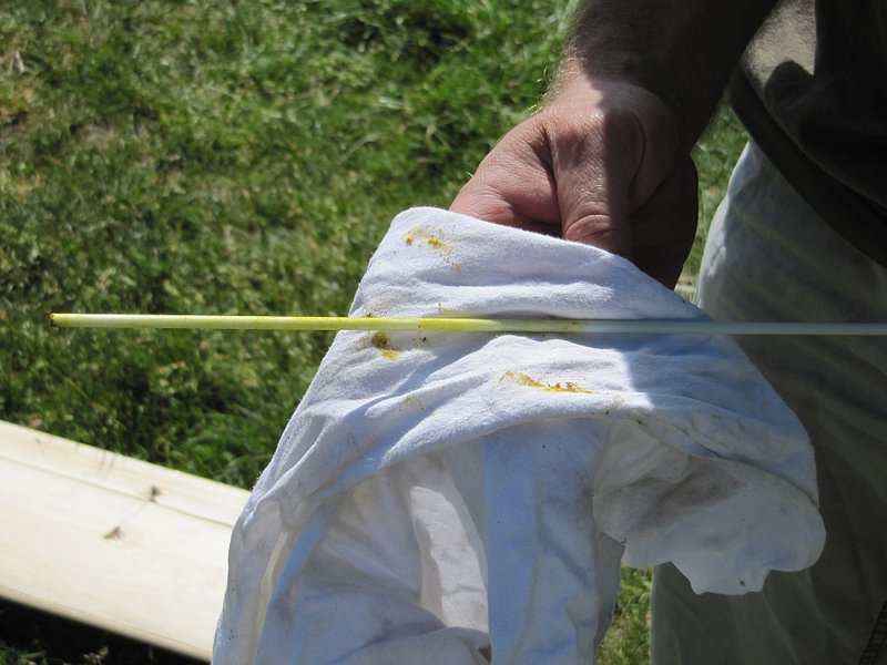...während Michel noch die Reste einer Bienenbehausung aus der Steckungshülse seines Kreistwienix pult ;-)
