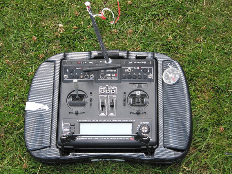 Sender mit Kompass, damit man die Richtung der Brösel nach dem Einschlag hat. Passend dazu lag hintendran ein Reichard Sirius-Gerümpel... ;-)