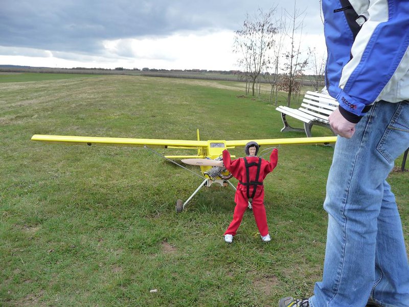 Briefing durch den Flugleiter. Ordnung muss sein