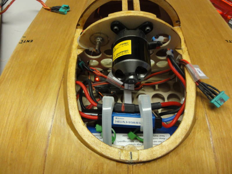 lipo connected to regler and held in place underneath tye-rip, switch on, rx activated