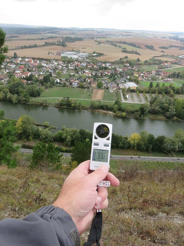 Anzeige ist eine Böe in km/h, Durchschnitt heute war 20-25 km/h