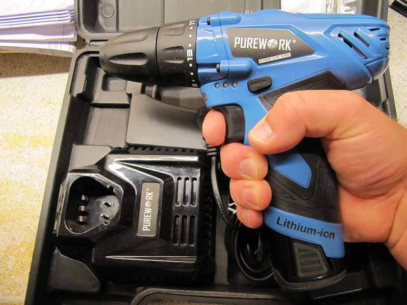 Süßer, kleiner, handlicher Li-Io Akkuschraubbär