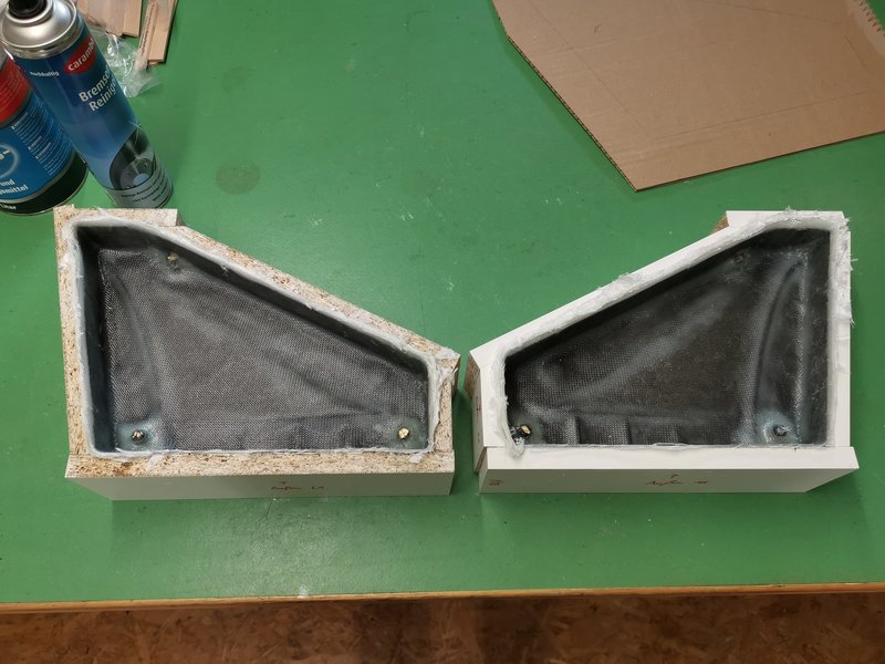 Formen grob besäumt, nun gehts weiter mit verschleifen und Poraver