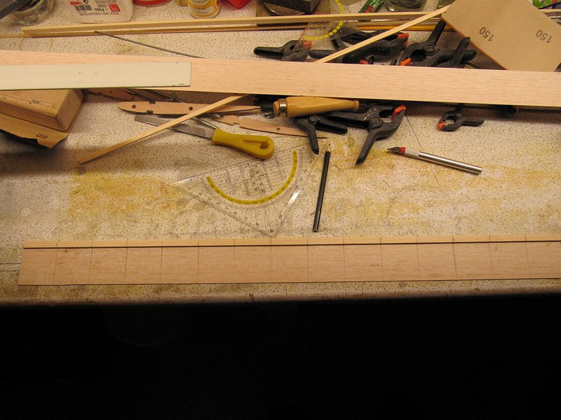 Rippen einteilen und rechtwinklige Striche zum Ausrichten ziehen