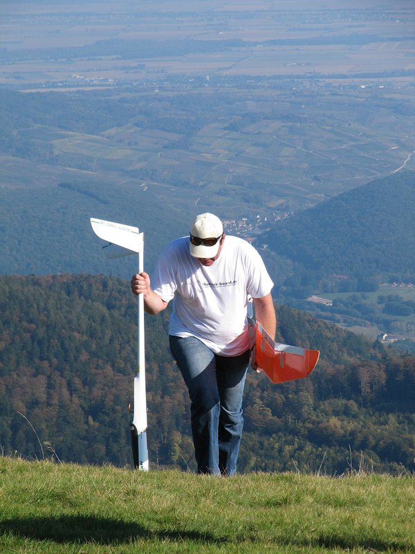 ...wozu so ein hässlicher Zweckrumpf doch alles taugt... Hier: Wanderstock nach MPX-Art  ;-)