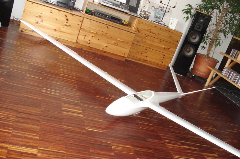 Das Fliegerchen in Folie gewickelt :-)
