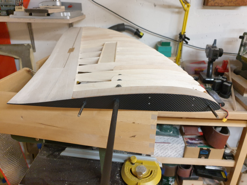 20210405_231536_copy_1600x1200.jpg (327.54 KiB) 5432 mal betrachtet CFK Rippe