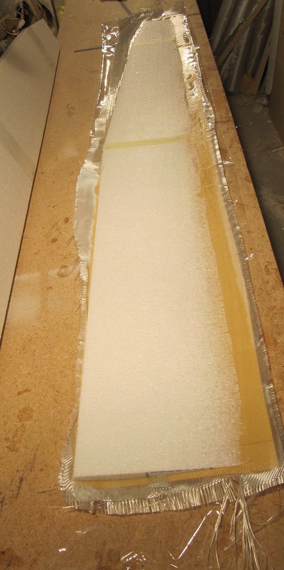 Kern aufgelegt und ausgerichtet, jetzt nur noch Frischhaltefolie drauf und die Unterschale ausrichten