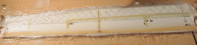 Lagenaufbau rückwärts, also zuerst die UD-Bänder, dann das 45°-Gelege und am Ende die 166er