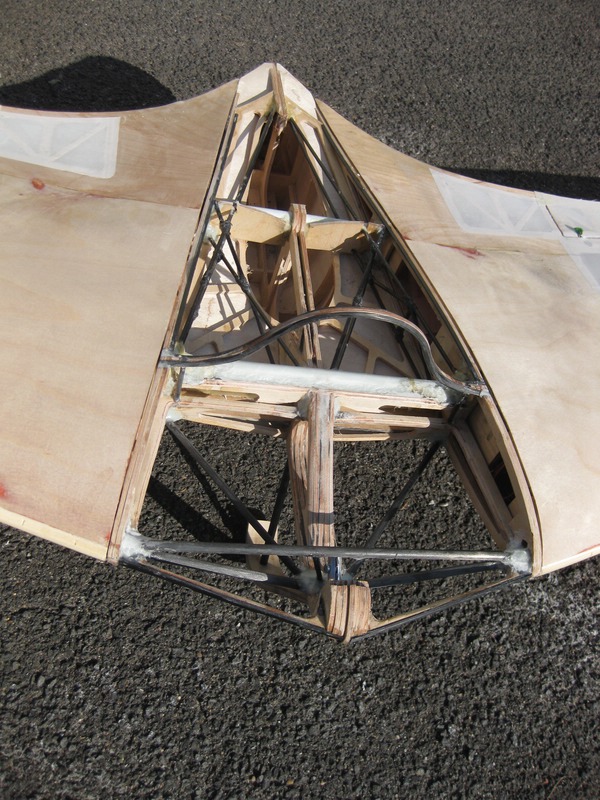 Mittelstück mit neuem Fachwerk im Cockpit