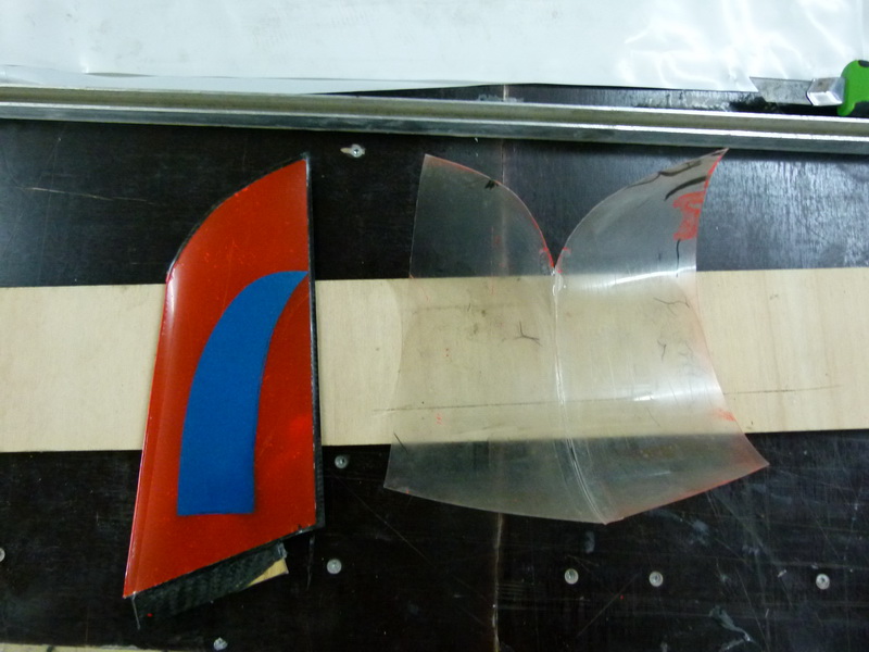 die trägerfolie ist runter und soweit hat alles gekalppt die flosse ist gerade die oberfläche ist halt nicht so schön wie aus negativformen.<br />Gewicht 23 gr