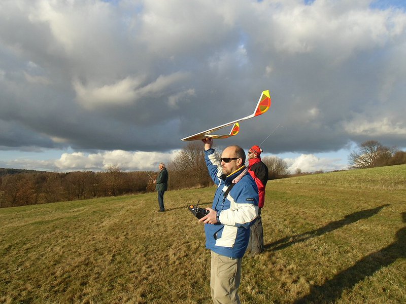 KleinCIMG0776.jpg (199.88 KiB) 3311 mal betrachtet ARES und ich vor einem der Starts