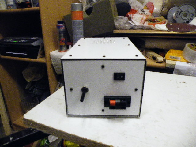 Vorderansicht , mit ein /aus Schalter Poti, und Klemmen