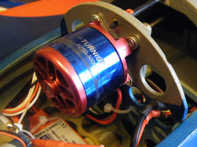 Motor und Motorspannt der motor sitzt ca 3grad Schräg