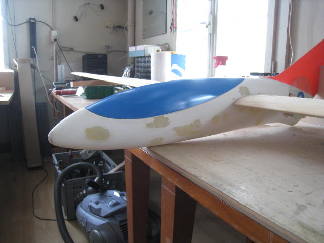 Die hellen Stellen waren Risse oder Löcher, jetzt mit Blätzli-Technik geflickt.