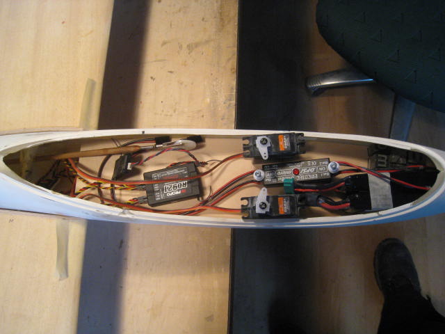 Die vielen Kabel sehen furchtbar aus, tststs... ;o)