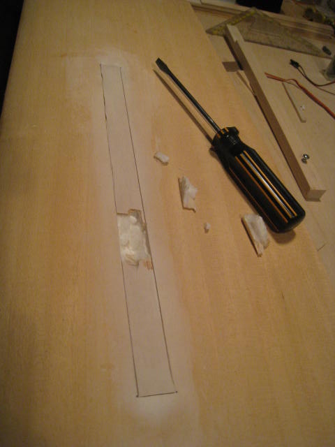 Anzeichnen, schneiden und "ausbauen" mit dem patentierten Störklappenausschnittöffner... ;o)