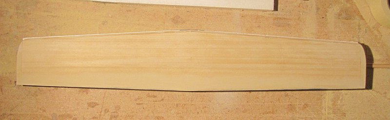 IMG_5051b.jpg (239.11 KiB) 49751 mal betrachtet Oberseite fertig verschliffen mit relativ scaligen Randbögen nach einer 3-Seitenansicht