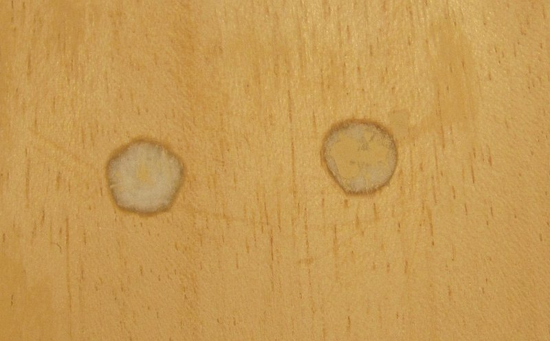 IMG_5053b.jpg (450.96 KiB) 54010 mal betrachtet Befestigungsbereich --> 8mm Loch, nur auf der Unterseite, Styro großräumig rauspopeln, entstandenen Hohlraum auffüllen mit Harz/Glasschnitzel/ganzkleinwenig Baumwollflocken-Mumpe, fertig. Jetzt kann man auch Gewinde reinschneiden ohne Gefahr.