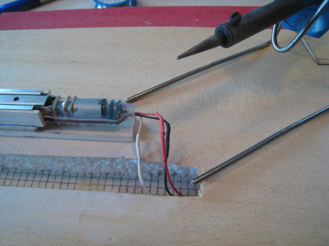 Kabel durchziehen und verlöten