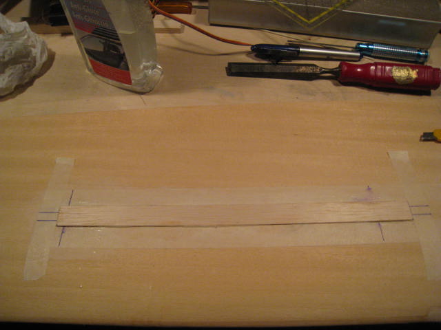 Klappenkästen einkleben, danach die Abdeckungen anpassen, kleben...