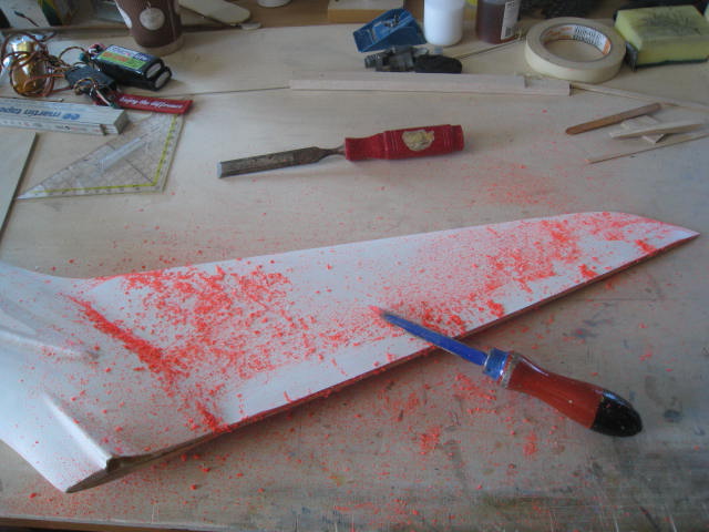 ...Dreikantschaber und kratzen. Staubt weniger, dachte ich...