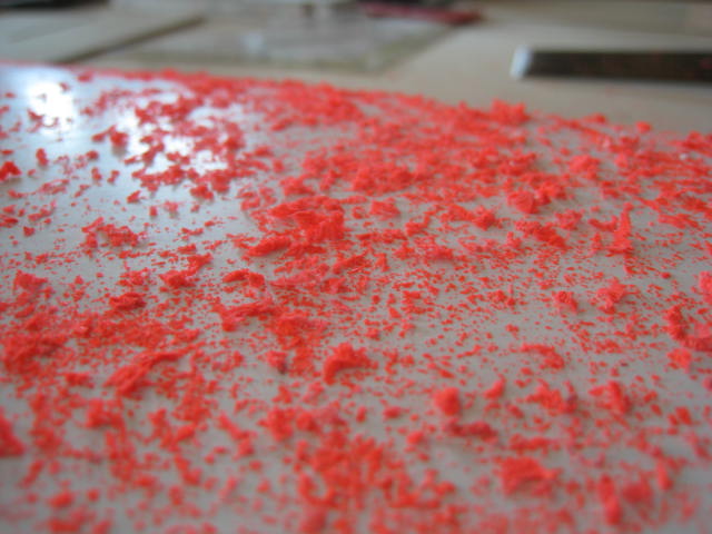 ...aber so sah bald die obere Hälfte des Tisches aus! Und auch die vordere Hälfte des Restaurateurs...