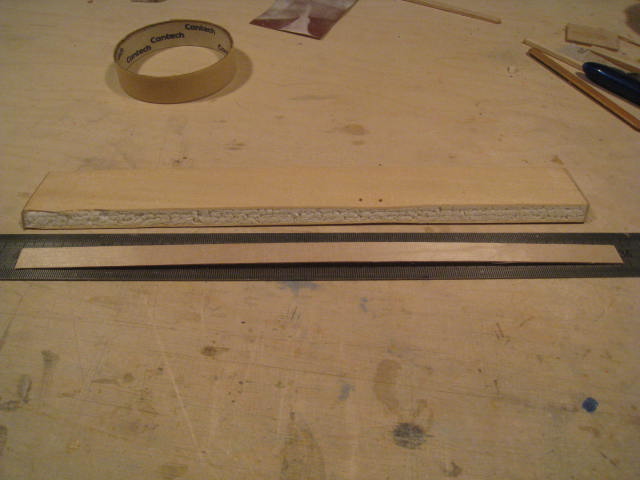 Eines der HR hat keine Verkastung! Sperrholz anpassen, kleben...