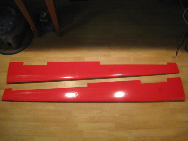 2 Tragflächen von unten, Oracover in Ferrarirot.